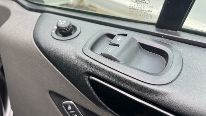 Ford Transit Custom 300 L1 Diesel Fwd 2.0 EcoBlue 130ps Low Roof D/Cab Limited Van Auto